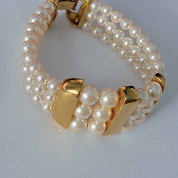 Signed Napier Faux Pearl with Gold-tone Bar Bracelet - Picture 6 of 10